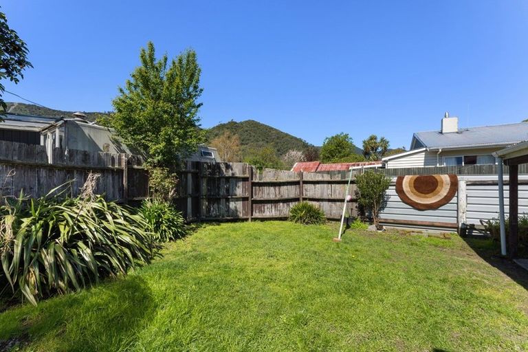 Photo of property in 10 Market Street, Picton, 7220