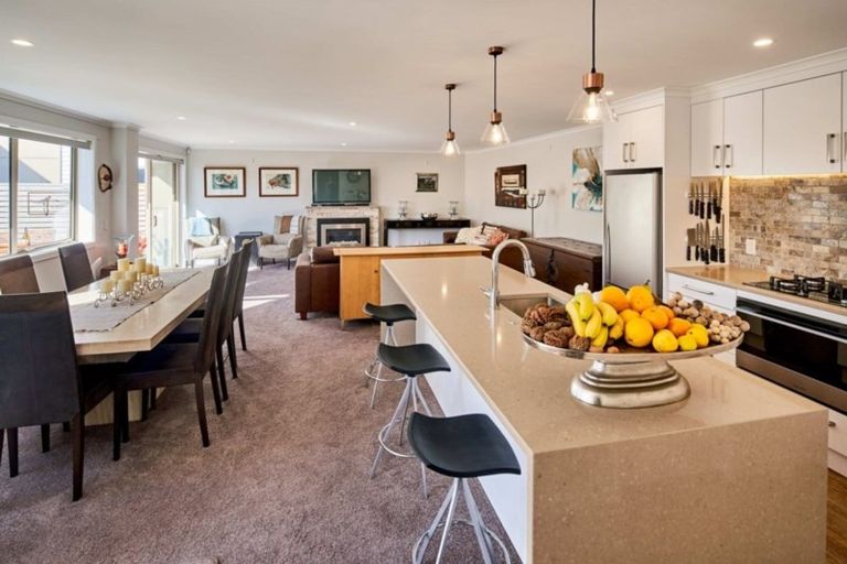 Photo of property in 14 Latimer Way, Petone, Lower Hutt, 5012