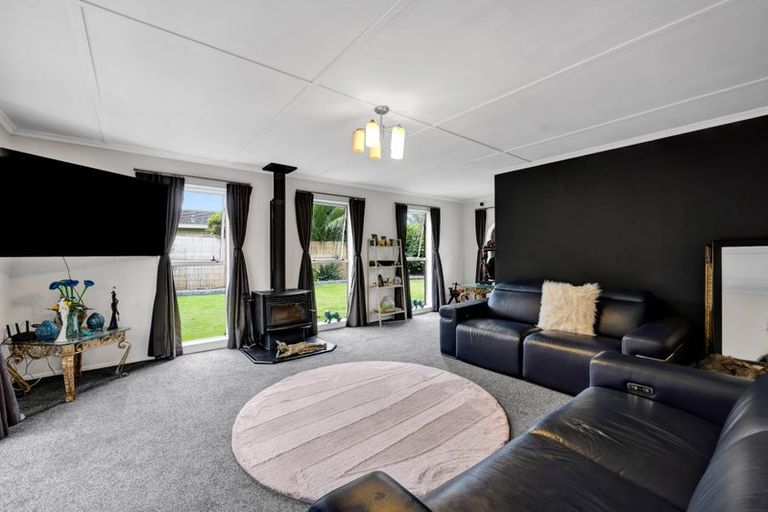 Photo of property in 11 Matai Place, Hawera, 4610