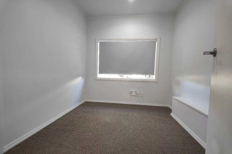 Photo of property in 24 Tyrian Close, Half Moon Bay, Auckland, 2012