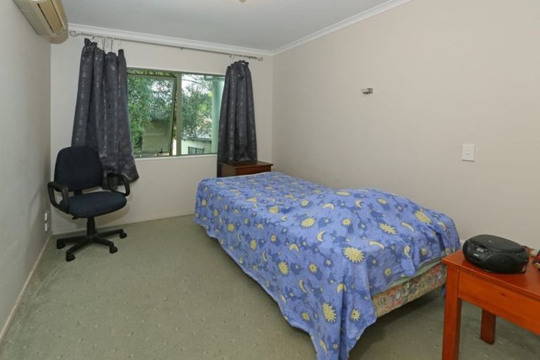 Photo of property in 28a Felgrove Street, Glendene, Auckland, 0602