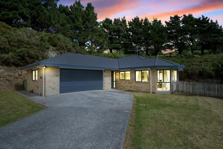 Photo of property in 245 Maungaraki Road, Maungaraki, Lower Hutt, 5010