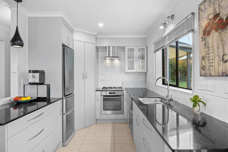 Photo of property in 13 Glucina Avenue, West Harbour, Auckland, 0618