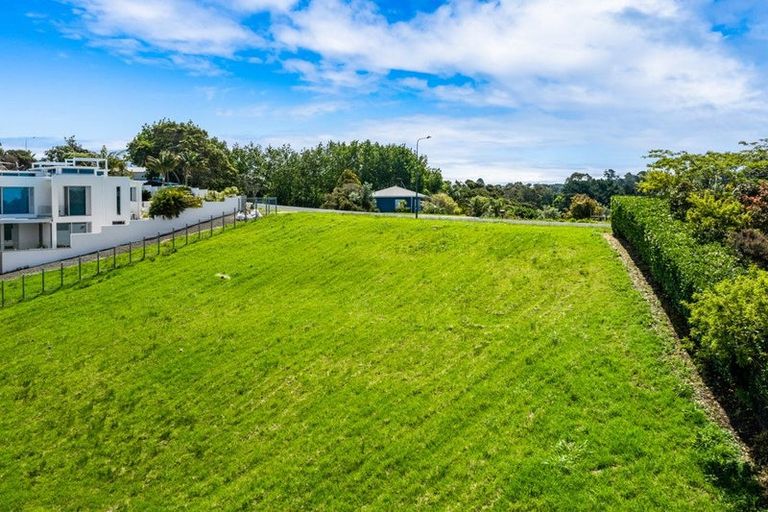 Photo of property in 127 Roberts Road, Matakatia, Whangaparaoa, 0930
