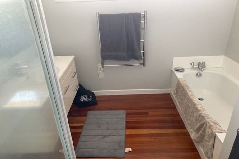 Photo of property in 38 Glenmore Road, Sunnyhills, Auckland, 2010