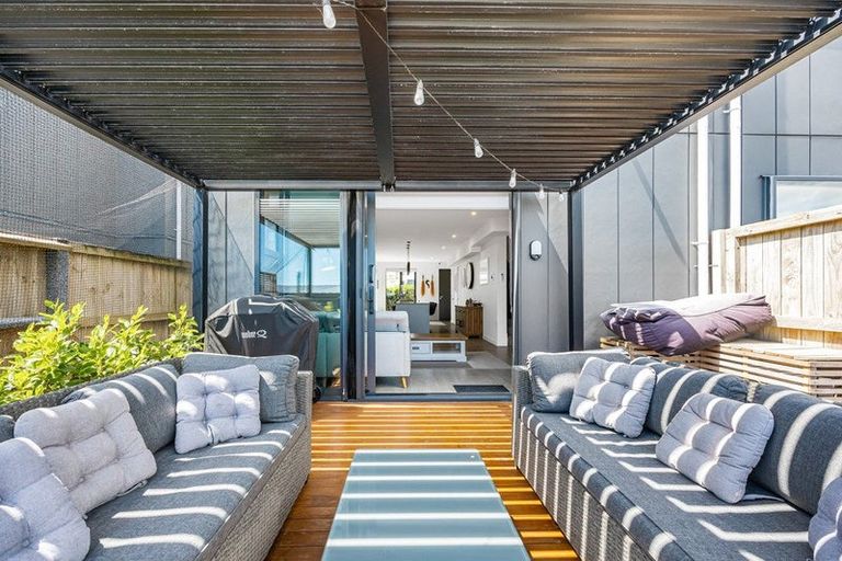 Photo of property in 100 Tarapuka Road, Westgate, Auckland, 0814