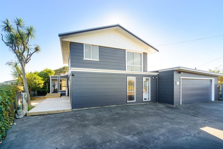Photo of property in 1946 Parewanui Road, Parewanui, Bulls, 4894