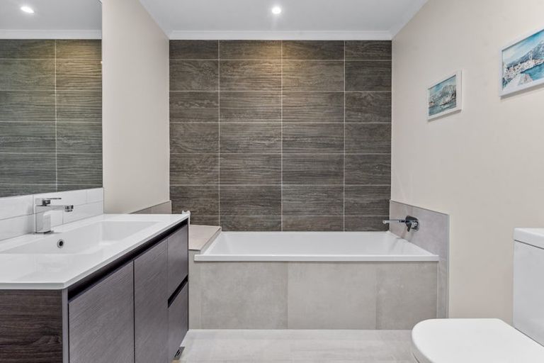 Photo of property in 39 Walter Merton Road, Hobsonville, Auckland, 0616