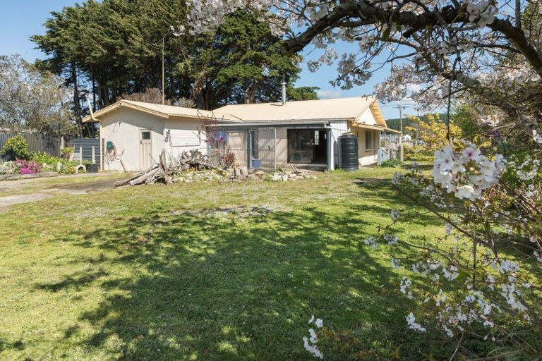 Photo of property in 15 Keppel Street, Porangahau, 4291