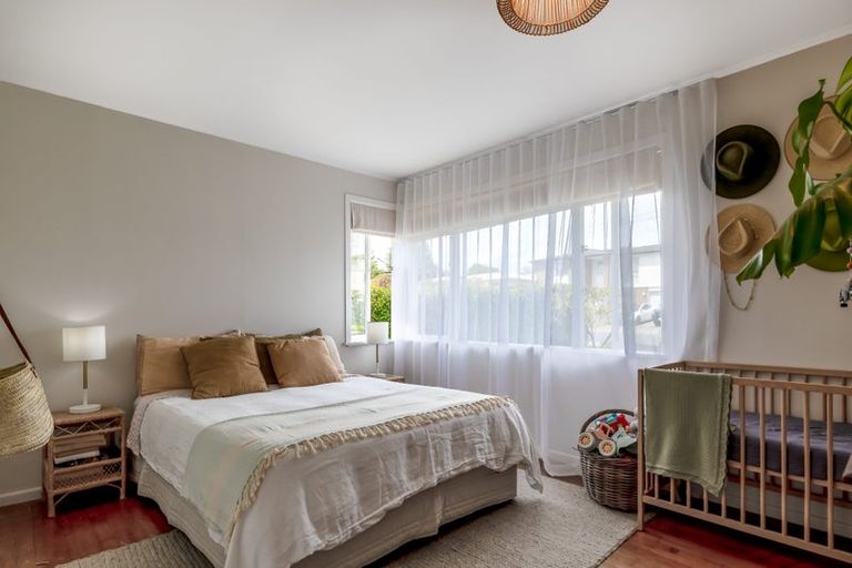 Photo of property in 79 Farquhar Road, Glendene, Auckland, 0602