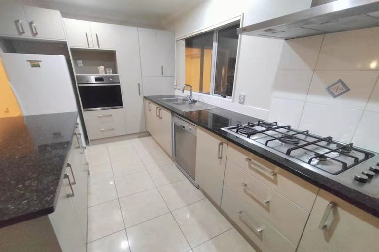 Photo of property in 4 Liscooly Place, Flat Bush, Auckland, 2019