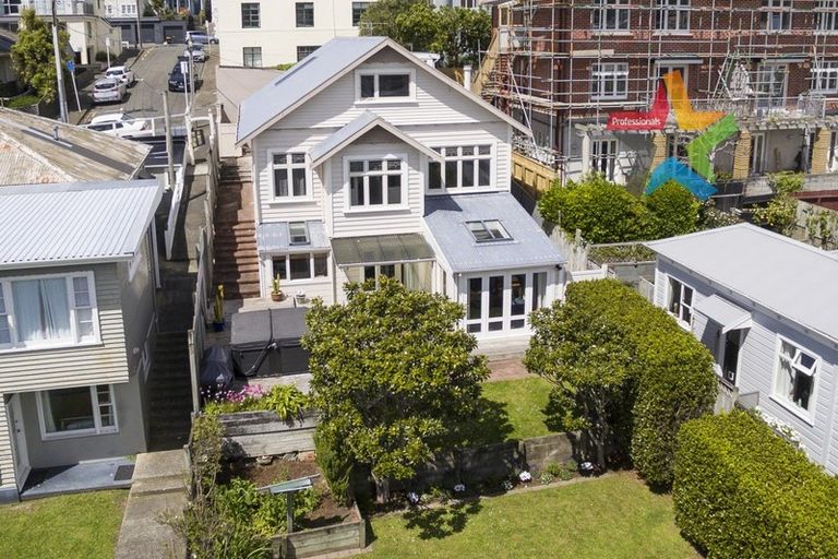 Photo of property in 1 Duke Street, Mount Victoria, Wellington, 6011