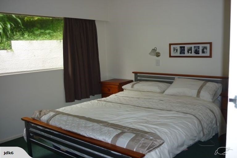 Photo of property in 3c Peckham Grove, Tawa, Wellington, 5028