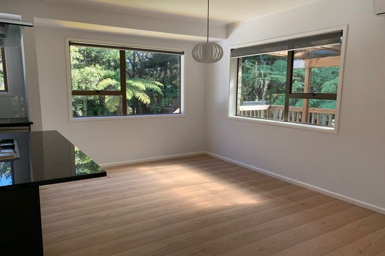 Photo of property in 2/6 Sonnenberg Way, Titirangi, Auckland, 0604