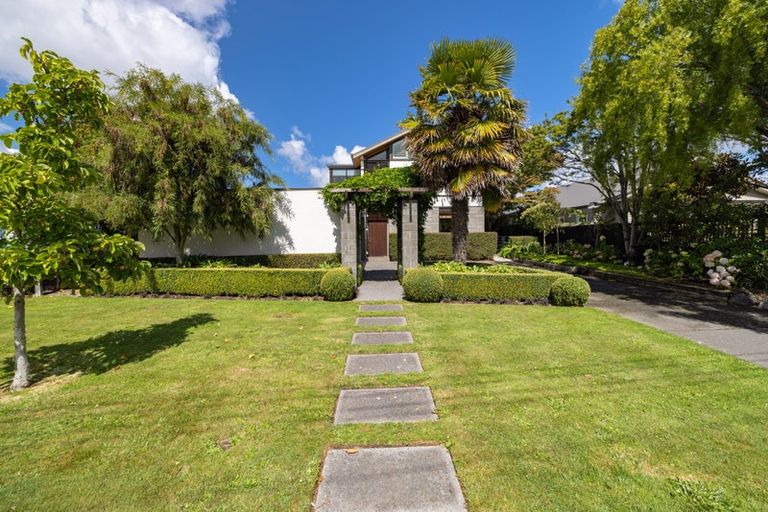Photo of property in 69 Hartley Avenue, Strowan, Christchurch, 8052