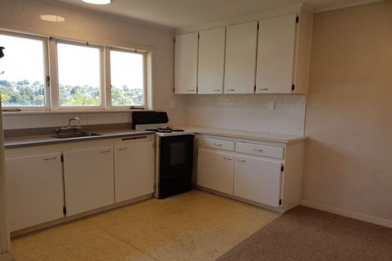 Photo of property in 2/9 Lex Avenue, Green Bay, Auckland, 0604
