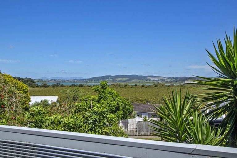 Photo of property in 39 Raumati Crescent, Onerahi, Whangarei, 0110