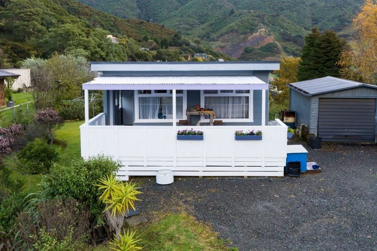 Photo of property in 25 Dorset Street, Picton, 7220