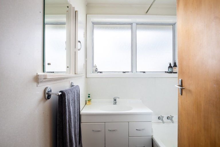 Photo of property in 5 Oranga Street, Marfell, New Plymouth, 4310