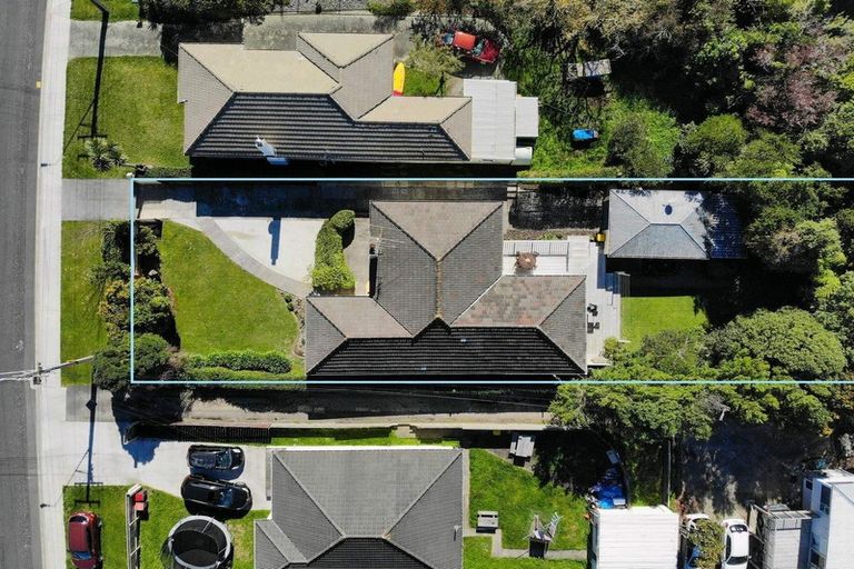 Photo of property in 6 Hinau Street, Tawa, Wellington, 5028