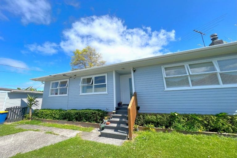 Photo of property in 1/86 Tirimoana Road, Te Atatu South, Auckland, 0602