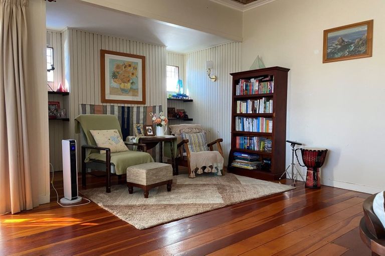 Photo of property in 27 Roberts Avenue, Bayswater, Auckland, 0622