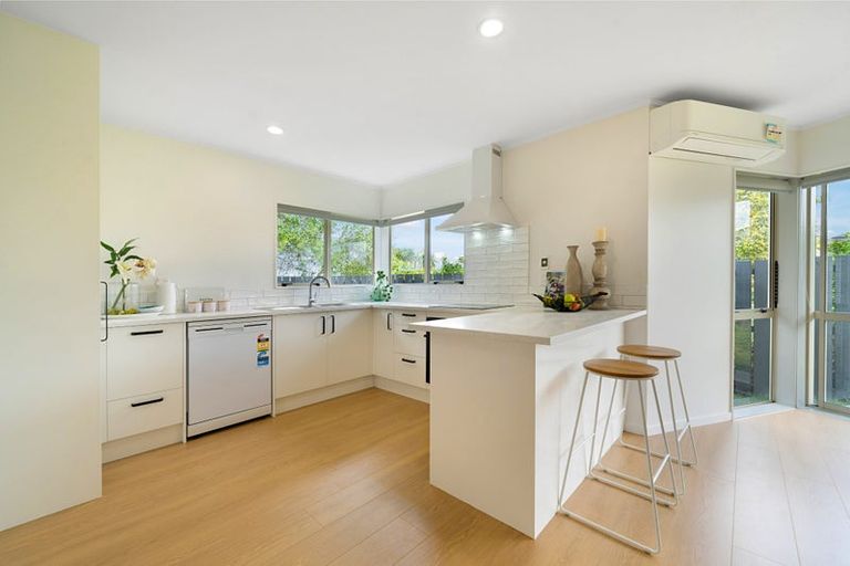 Photo of property in 5 Retreat Drive, Mangere, Auckland, 2022