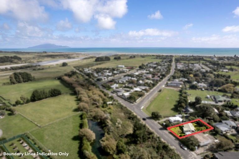 Photo of property in 15 Old Coach Road South, Otaki Beach, Otaki, 5512