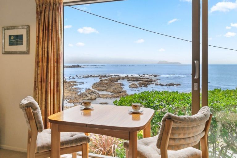 Photo of property in 140 The Esplanade, Houghton Bay, Wellington, 6023