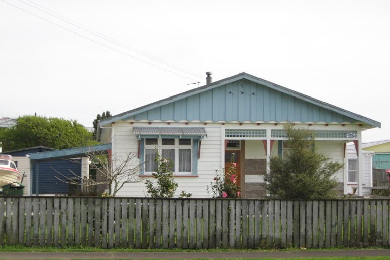 Photo of property in 67 Domett Street, Waitara, 4320