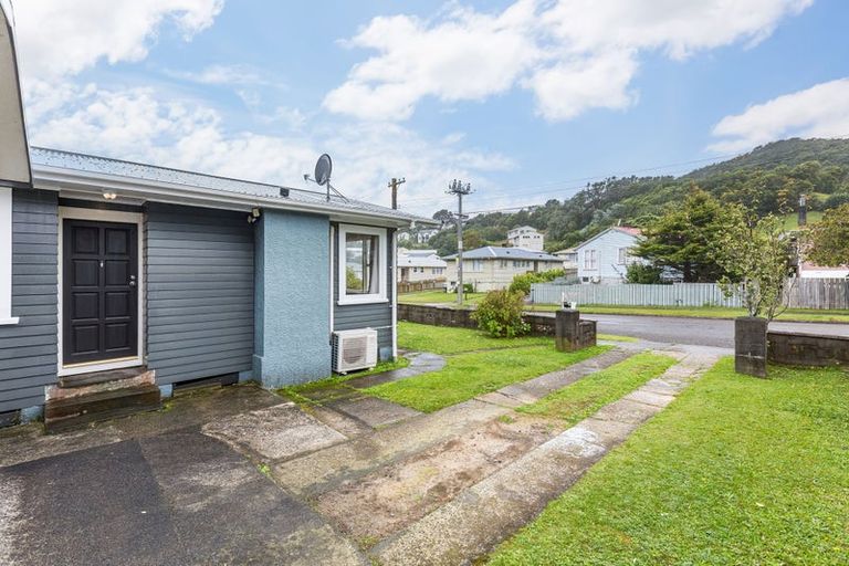 Photo of property in 171 Sievers Grove, Cannons Creek, Porirua, 5024