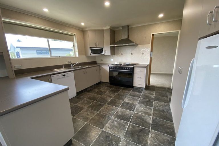 Photo of property in 10 Kilgour Street, Waihola, Milton, 9073