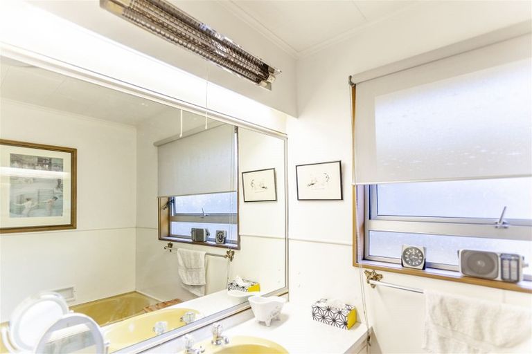 Photo of property in 16 Upham Crescent, Taradale, Napier, 4112