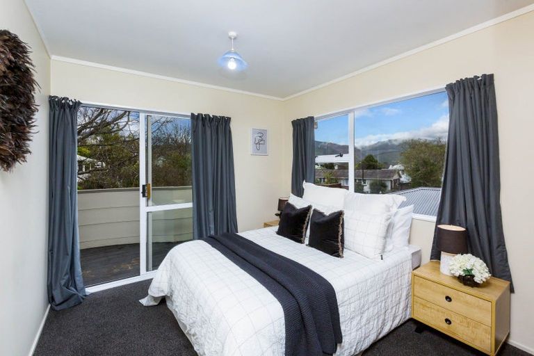 Photo of property in 1 Deller Grove, Silverstream, Upper Hutt, 5019