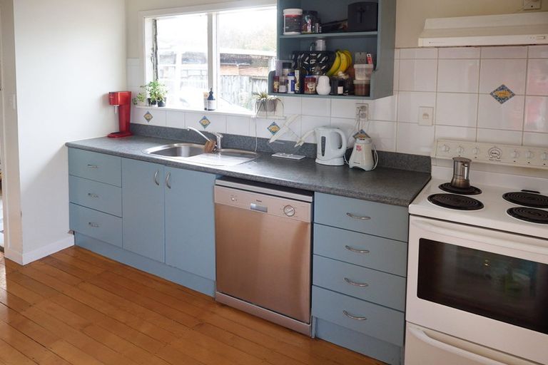 Photo of property in 5 Withers Road, Glen Eden, Auckland, 0602