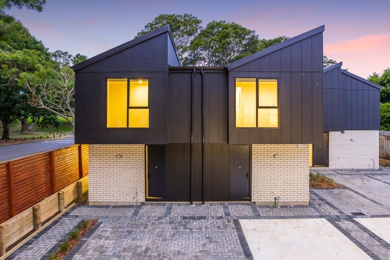 Photo of property in 38a Cascades Road, Pakuranga Heights, Auckland, 2010