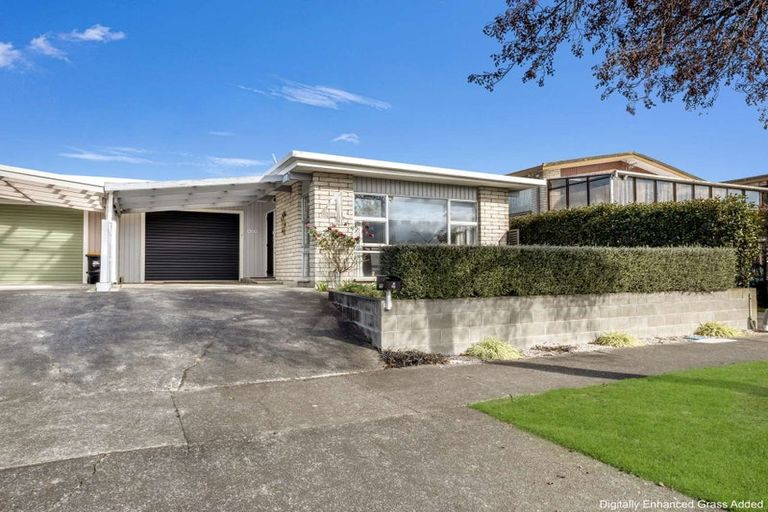 Photo of property in 2 Langley Avenue, Milson, Palmerston North, 4414