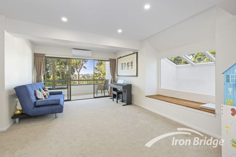 Photo of property in 2/51 Seaton Road, Murrays Bay, Auckland, 0630