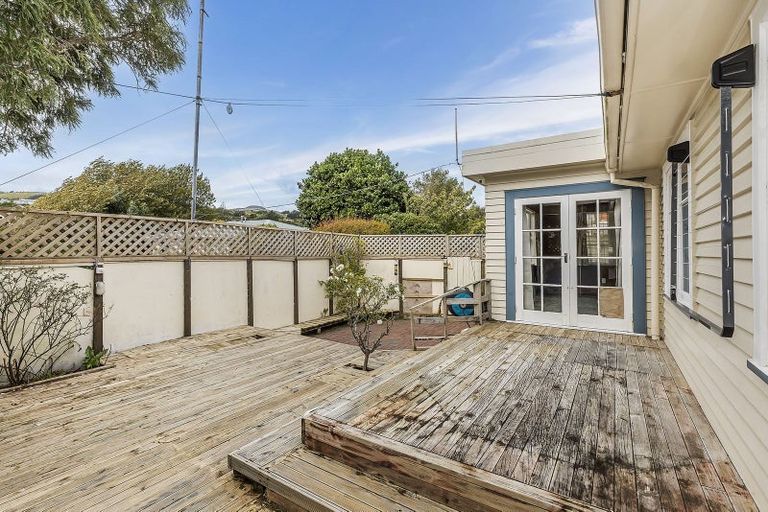 Photo of property in 112 Main Road, Tawa, Wellington, 5028