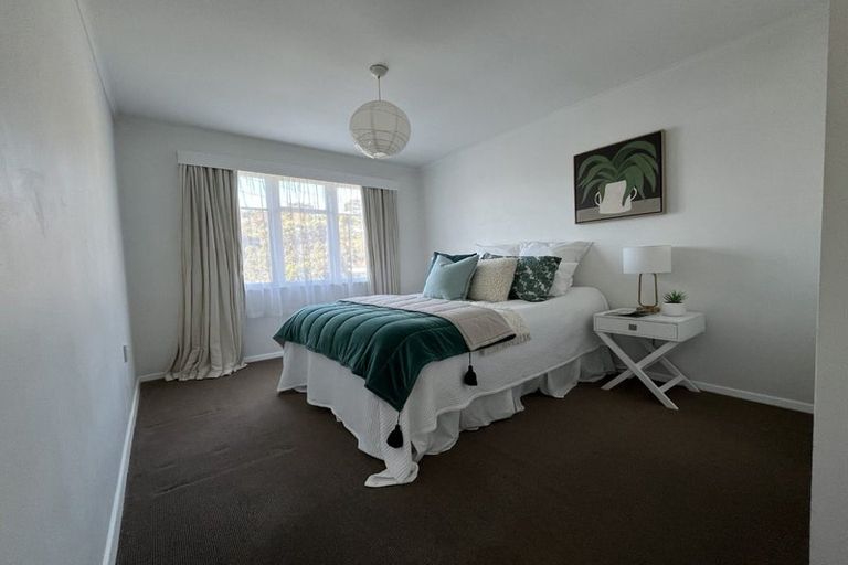 Photo of property in 22 Lyndfield Lane, Newlands, Wellington, 6037