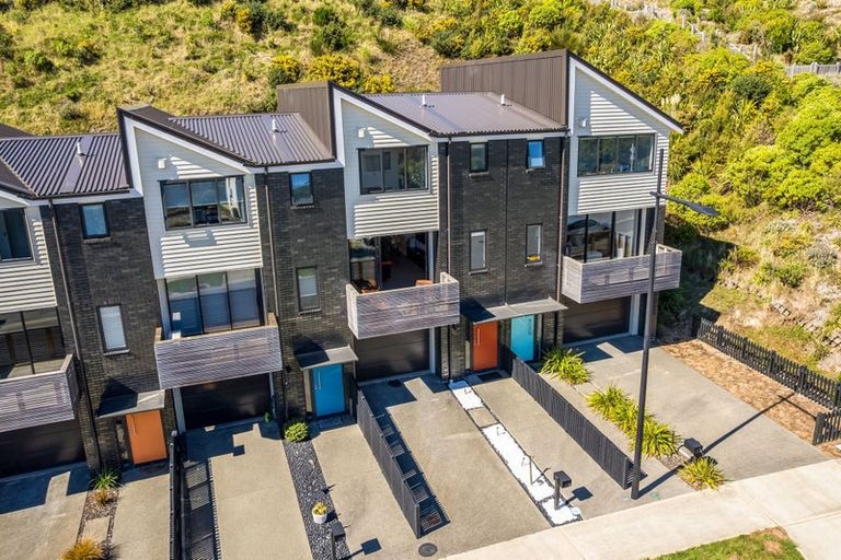 Photo of property in 25 Holystone Road, Whitby, Porirua, 5024