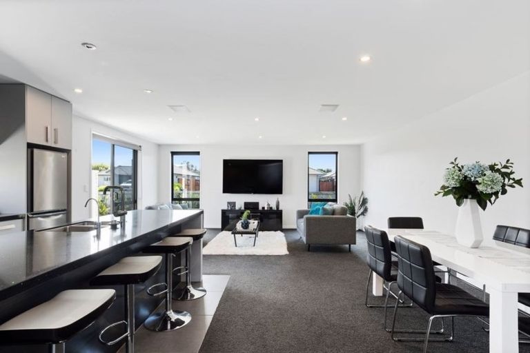 Photo of property in 17 Butterworth Crescent, Papamoa Beach, Papamoa, 3118