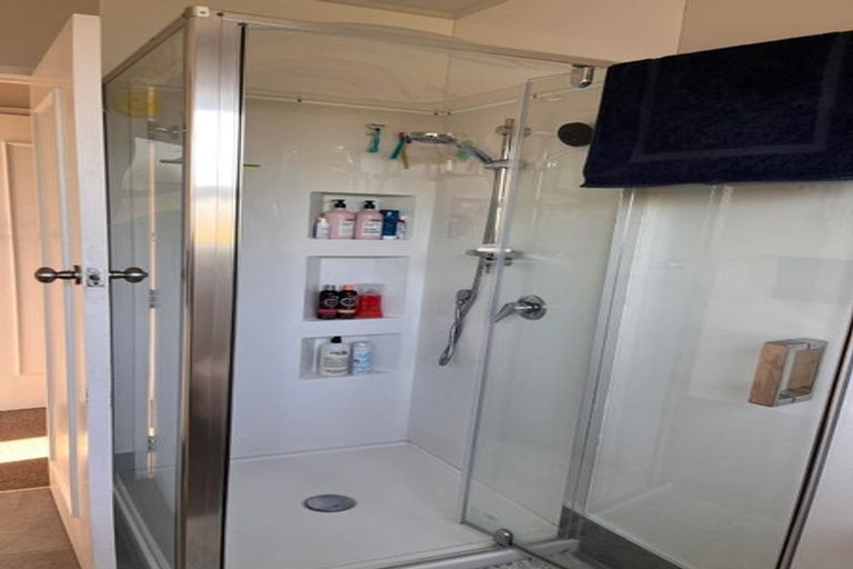 Photo of property in 2/52 Scenic Drive, Hillpark, Auckland, 2102