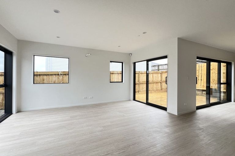 Photo of property in 105a Bond Crescent, Forrest Hill, Auckland, 0620