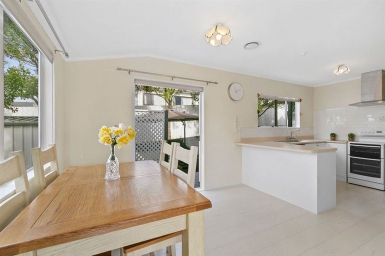 Photo of property in 11 Te Ngaere Place, Merrilands, New Plymouth, 4312