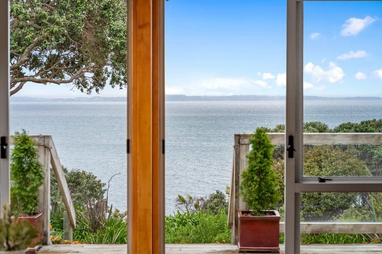 Photo of property in 38 Pacific Parade, Army Bay, Whangaparaoa, 0930