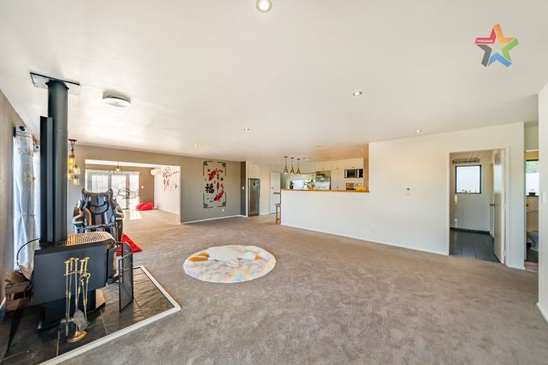 Photo of property in 285 Maungaraki Road, Maungaraki, Lower Hutt, 5010