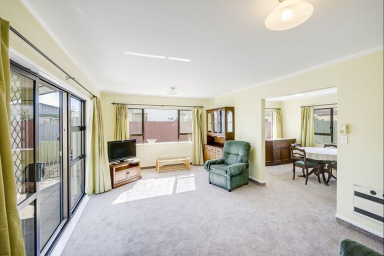 Photo of property in 2/52 Avondale Road, Taradale, Napier, 4112