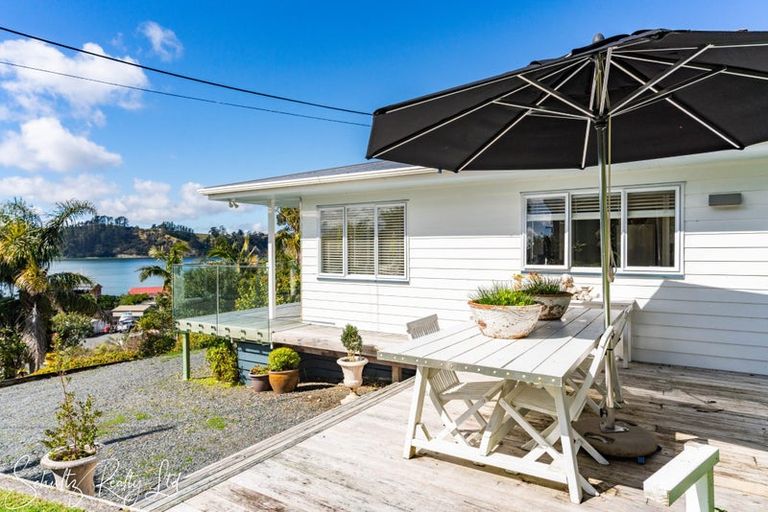 Photo of property in 2 Cliff Street, Pahi, Paparoa, 0571