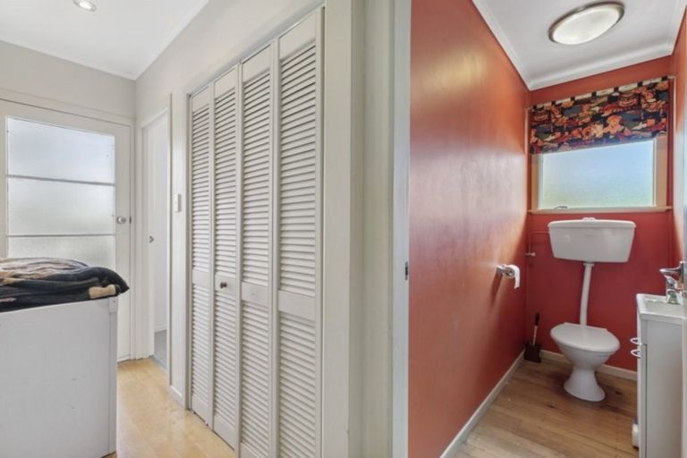 Photo of property in 1/69 Awaroa Road, Helensville, 0800